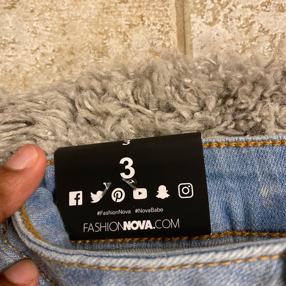 Fashion Nova Distressed Jeans - Picture 11 of 11